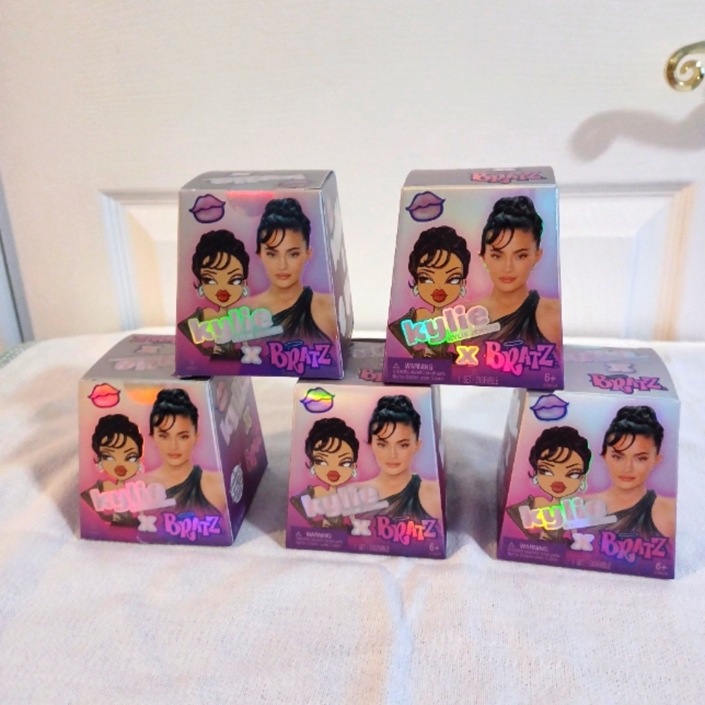 Mini bratz kylie Jenner series 1 collectible figures new.